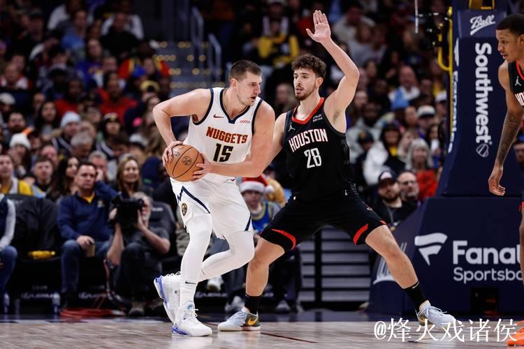 约基奇对阵火箭两场场均36.5分12.5篮板9.5助攻,三分命中率达53% 约基奇对阵火箭两场场均36.5分12.5篮板9.5助攻,三分命中率达53%