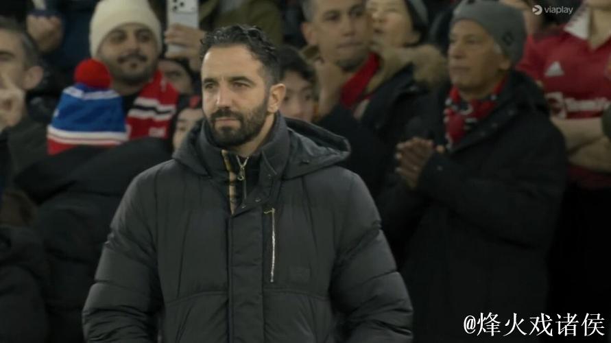 曼联在阿莫林执教的43场英超比赛中仅取得14胜，胜率创队史主教练新低，仅为33%